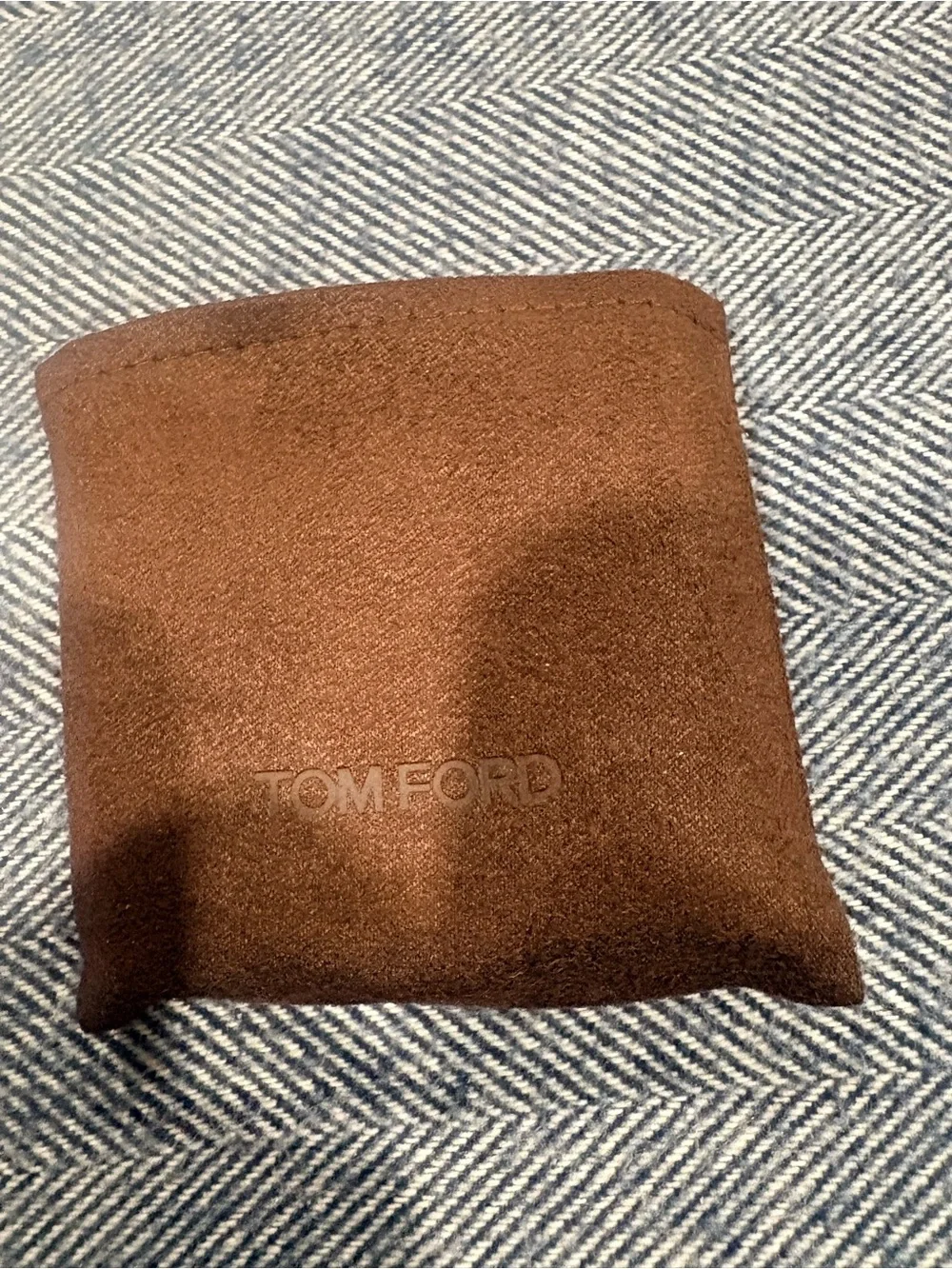 An instant flush of sensual warmth to enhance the face's dimension. Buildable an